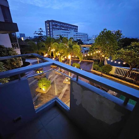 Cubao Manhattan Heights Unit 5A Tower C Cidade Quezon Exterior foto