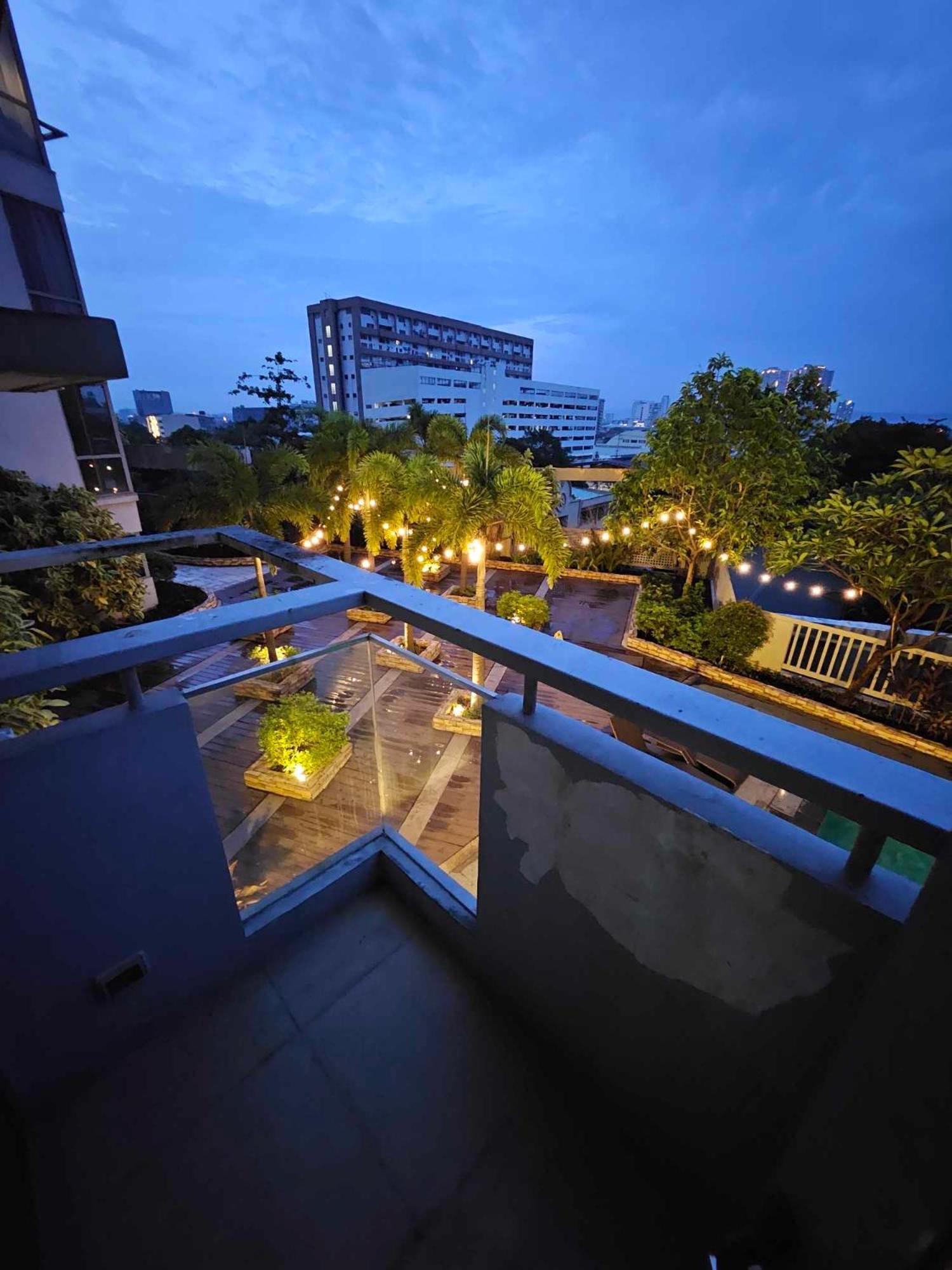 Cubao Manhattan Heights Unit 5A Tower C Cidade Quezon Exterior foto