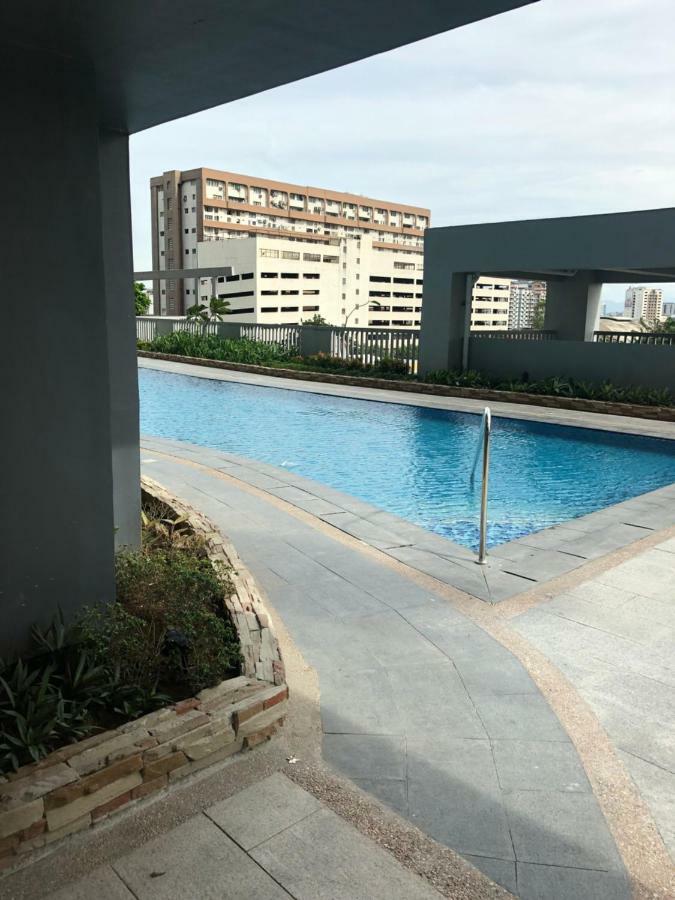Cubao Manhattan Heights Unit 5A Tower C Cidade Quezon Exterior foto