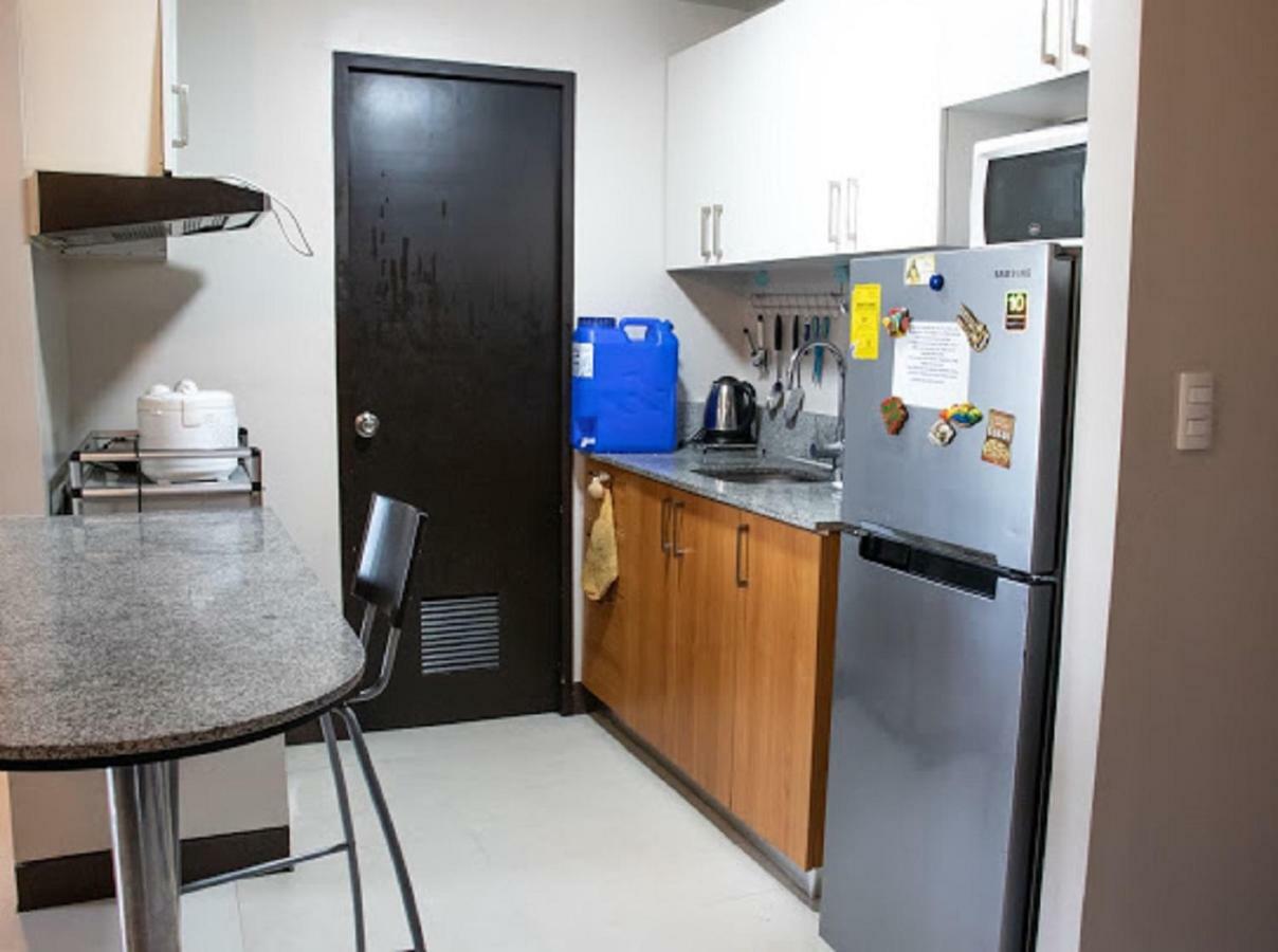 Cubao Manhattan Heights Unit 5A Tower C Cidade Quezon Exterior foto