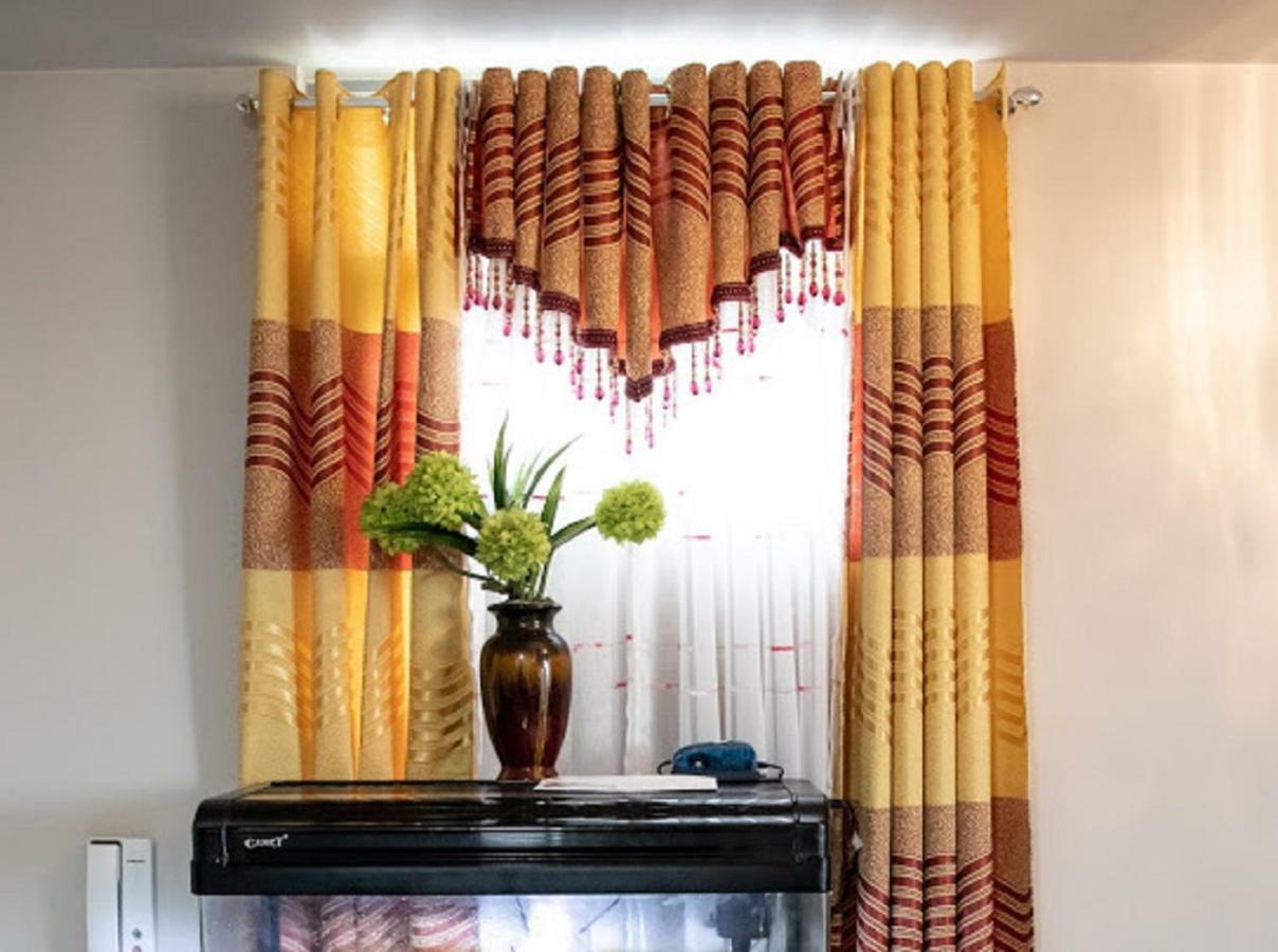 Cubao Manhattan Heights Unit 5A Tower C Cidade Quezon Exterior foto