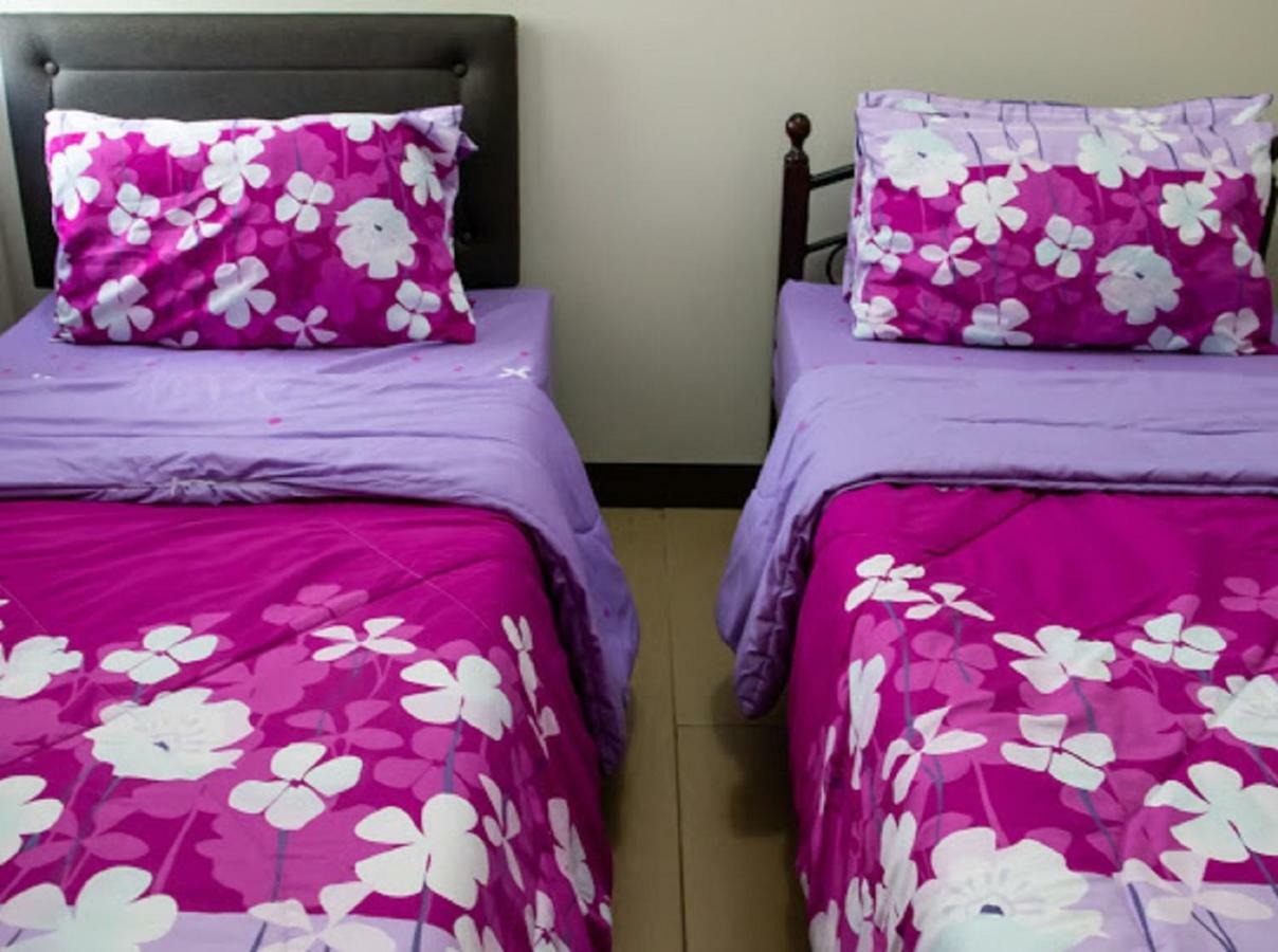 Cubao Manhattan Heights Unit 5A Tower C Cidade Quezon Exterior foto