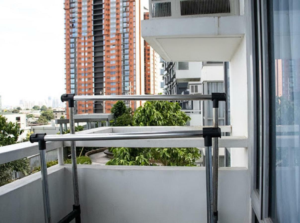 Cubao Manhattan Heights Unit 5A Tower C Cidade Quezon Exterior foto